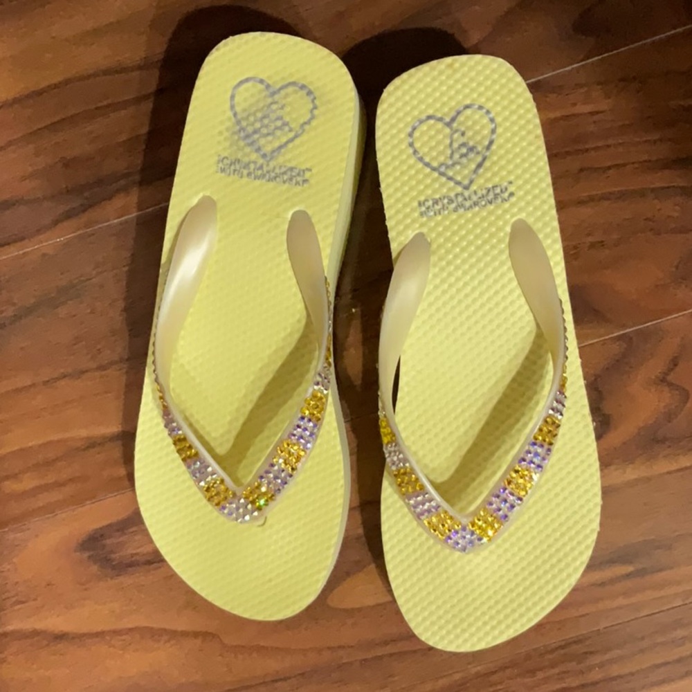 Yellow LL flip flop with rhinestones